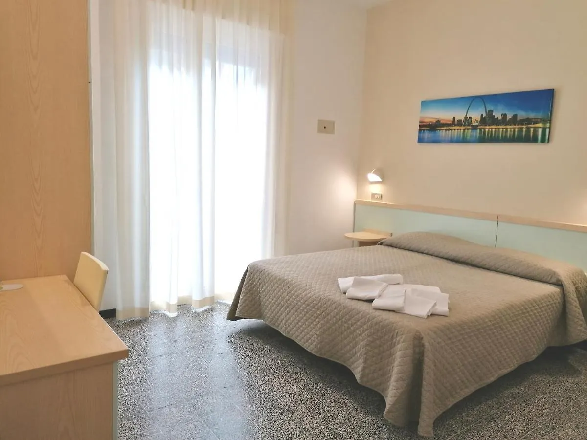 Hotel Arno Cesenatico 3*,